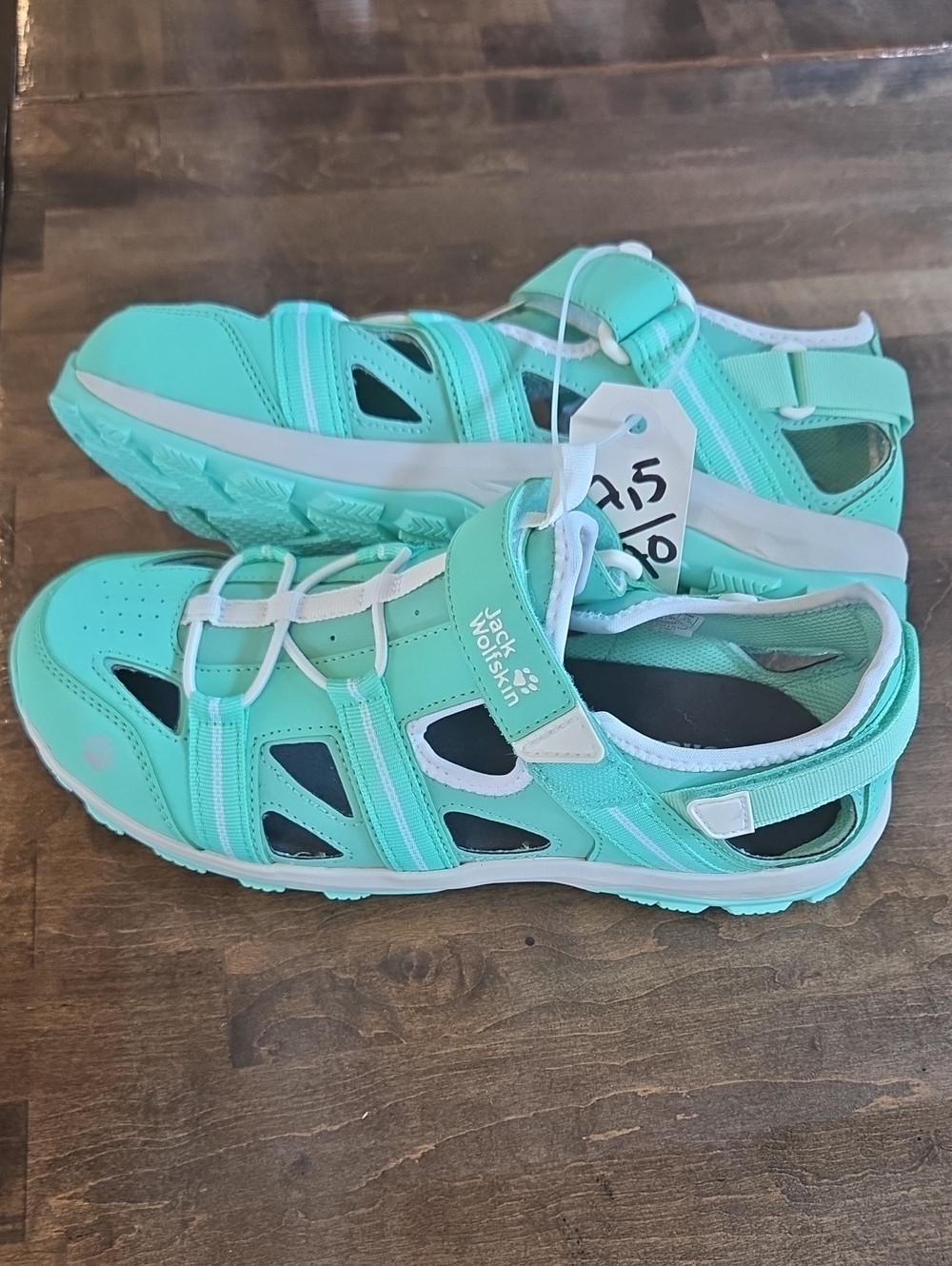 Jack Wolfskin Size 7.5 Women's Mint Green Outdoor Sandals with White Accents NEW